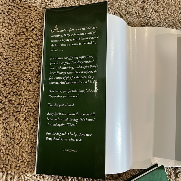 The Christmas Dog by Melody Carlson 176 pages - Picture 3 of 8